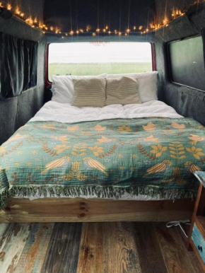 Glór na d'Tonnta Glamping Campervan